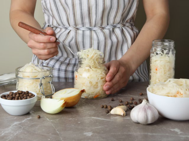 🦠 Probiotics vs. Prebiotics: What Your Gut Really Needs in Winter